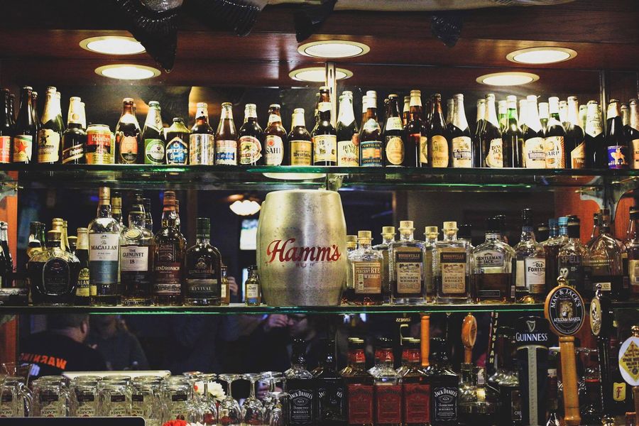 Blakeslee's Bar & Grill